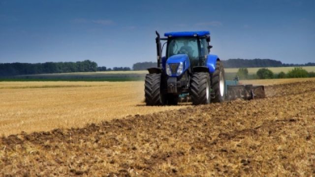 Caro carburante, dalla Regione aiuti alle aziende agricole. L’assessore Agus: “Siamo la regione che ha fatto da apripista in Italia e che ha stanziato le maggiori risorse”