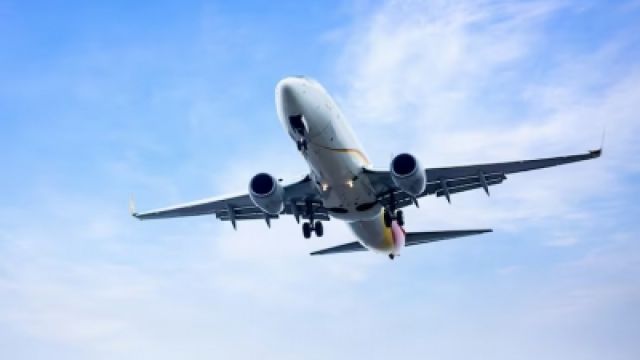Sardegna, 11,4 milioni per nuovi voli: saranno le compagnie a proporre le destinazioni