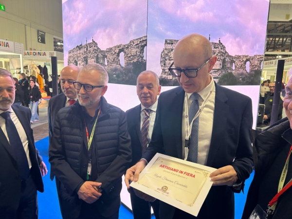 Artigianato in Fiera, a Milano l'assessore Cuccureddu taglia il nastro dello stand regione
