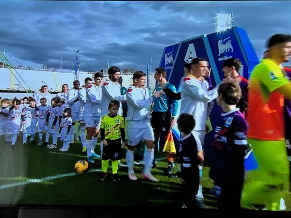 Firenze. L'ingresso in campo del Cagliari al Franchi