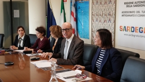 Cagliari. La presentazione del Carnevale sardo 2026 all'assessorato regionale al Turismo. al centro, l'assessore Franco Cuccureddu, con il suo staff