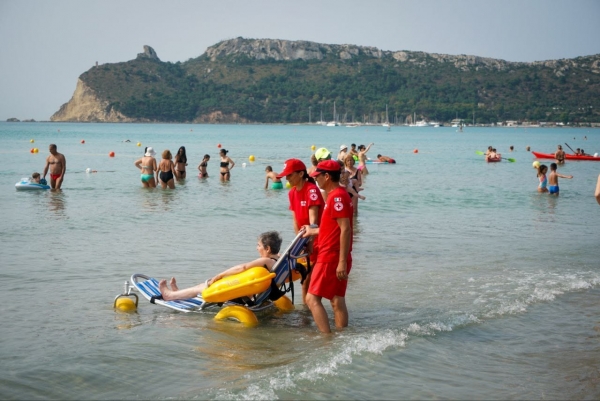 Dal 1 luglio 2026 operativo l'accompagnamento al Poetto per over70 e persone diversamente abili