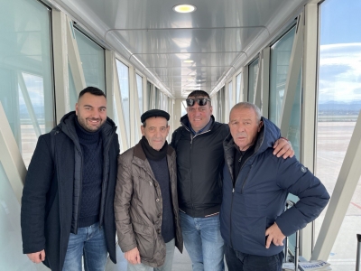 Tenores di Bitti a Sanremo, il quartetto dei Remunnu 'E Locu ha lasciato oggi la Barbagia in direzione del teatro Ariston dove si esibir&agrave; con Mahmood