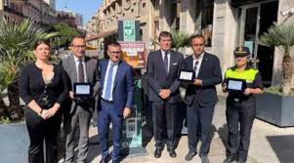 Cagliari, inaugurato un defibrillatore &ldquo;intelligente&rdquo; in Piazza Yenne