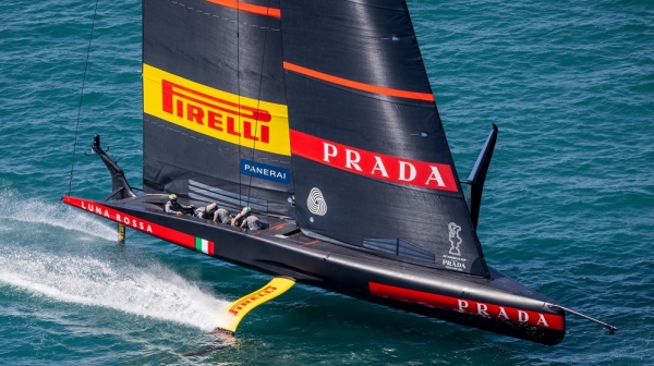 I gioielli dell'America's Cup in allenamento nel mare di Cagliari: il sogno del 2023