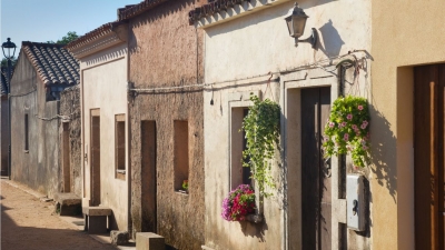 Turismo: pubblicati i bandi per l&rsquo;albergo diffuso per l&rsquo;anno 2026, la Regione sostiene gli Enti Locali e imprese turistiche con 7 milioni di euro