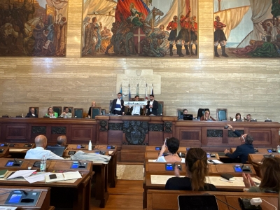 Gli applausi del Consiglio comunale per Luca Palmas