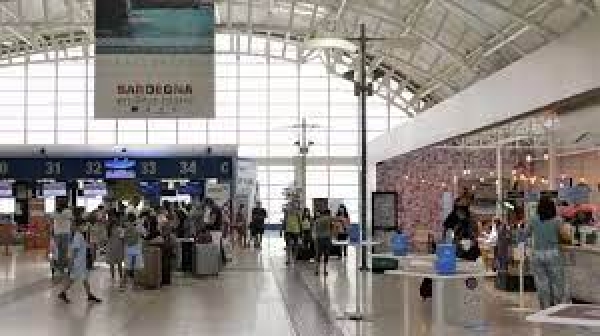 Modello sardo del trasporto aereo, la Giunta regionale ha approvato le delibere per gli aiuti sociali e gli aiuti diretti ai vettori per l'apertura di nuove rotte stabili