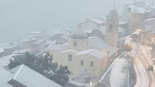 Neve in Sardegna, disagi al traffico nel centro dell&rsquo;Isola