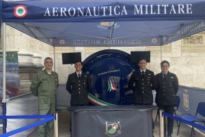 Cagliari, il simulatore di volo delle Frecce Tricolori in Municipio