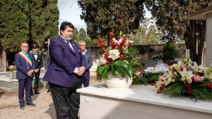 Il presidente Christian Solinas rende omaggio agli ex presidenti della Regione e all'assessore Frongia nella giornata della commemorazione dei defunti