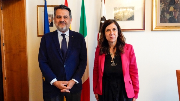La presidente Todde riceve l'ambasciatore di Spagna a Villa Devoto