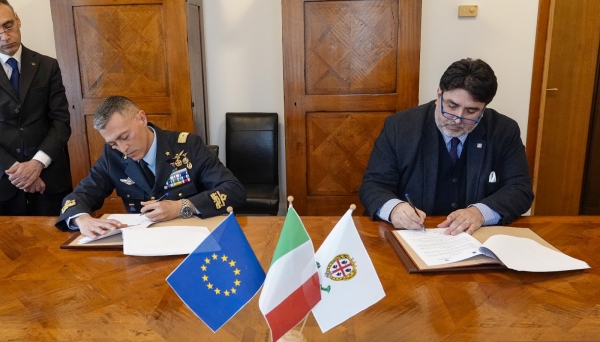 Servit&ugrave; Militari, presidente Solinas firma con l'Aeronautica militare il disciplinare d'uso dell'area del poligono Capo Frasca
