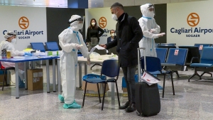 Test dopo lo sbarco in Sardegna, tamponi per 1.157 passeggeri: un solo positivo