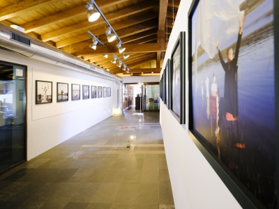 La wine boutique delle cantine Surrau, culla dell'arte e della cultura