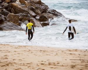 Gli juniores tra le onde di Buggerru per la prima tappa del campionato italiano di surf