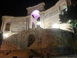 Cagliari, il Bastione illuminato di rosso contro la violenza di genere