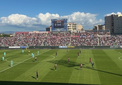 Cagliari-Bologna, il calcio d'inizio