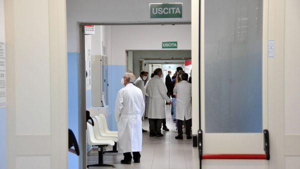 Rete ospedaliera covid, il nuovo piano regionale introduce "La fase zero" dove non saranno pi&ugrave; attivi i reparti dedicati a bassa intensit&agrave;
