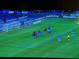 Napoli. Una fase del match del Cagliari con in campioni d'Italia al Maradona