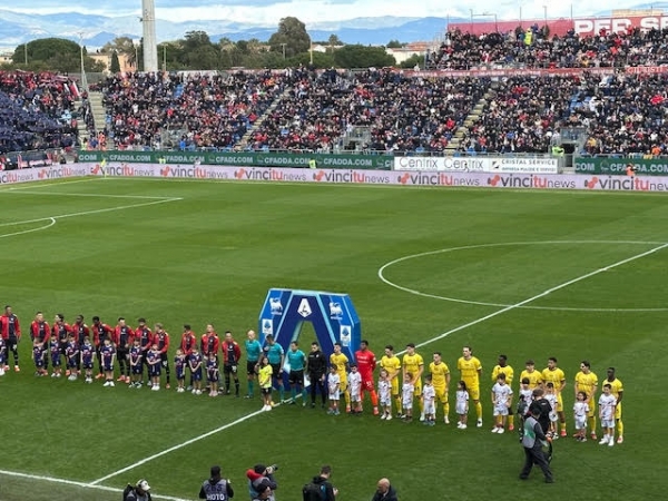 Cagliari e Parma, festa speciale per la tifoseria rossobl&ugrave;