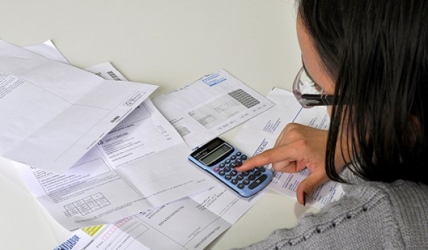 I sardi pagano il conto pi&ugrave; salato d&rsquo;Italia per la bolletta della luce, 914 euro all&rsquo;anno, il&nbsp;18,7% in pi&ugrave; rispetto&nbsp;ai 770 della media nazionale
