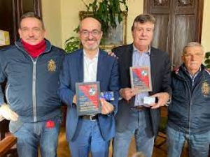 Babbo Natale in Vespa, tradizione e solidariet&agrave; a Cagliari