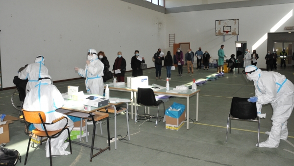 Screening di massa nel Medio Campidano: 24.613 test e tremila anziani vaccinati