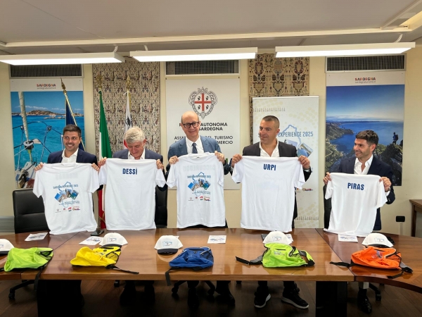 Cagliari, Una fase della conferenza stampa all'assessorato regionale al Turismo