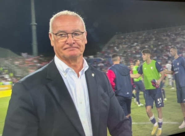 Claudio Ranieri. Le smorfie del tecnico, tra amarezza e delusione, a fine gara
